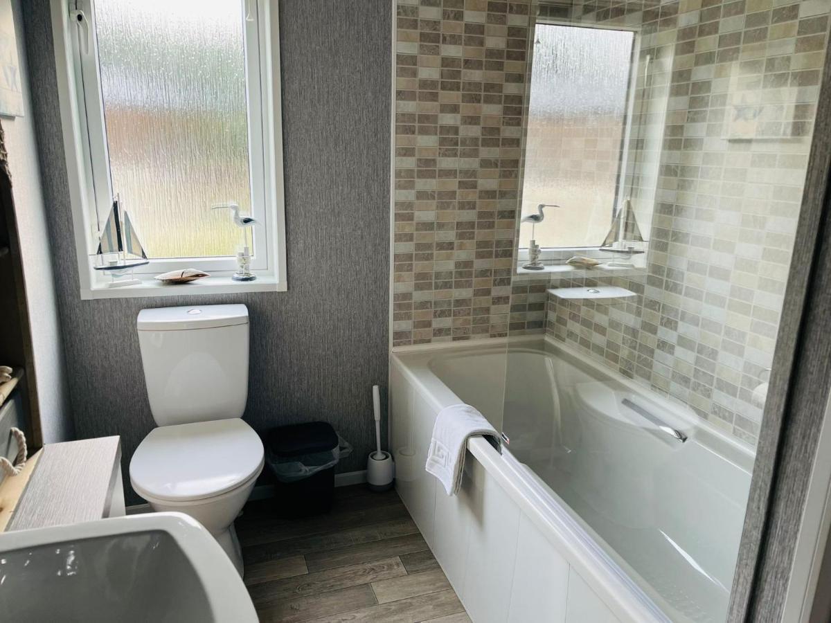 Ashworth Lodge With Hot Tub Barmby on the Moor المظهر الخارجي الصورة