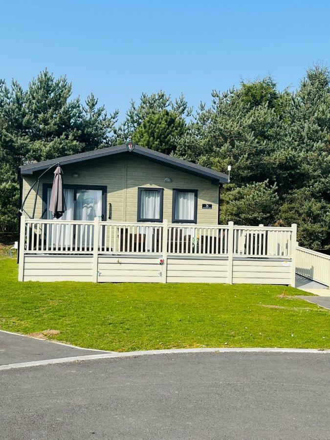 Ashworth Lodge With Hot Tub Barmby on the Moor المظهر الخارجي الصورة