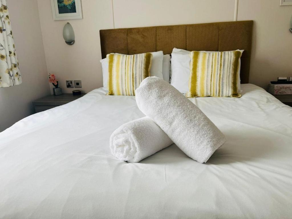Ashworth Lodge With Hot Tub Barmby on the Moor الغرفة الصورة
